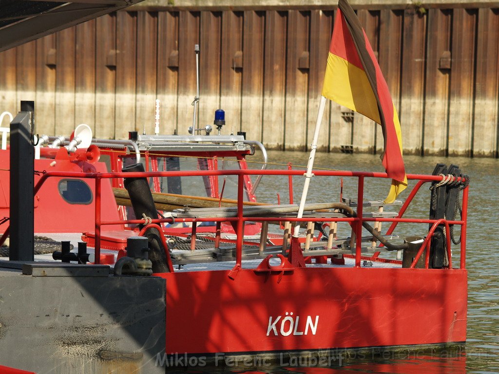 Feuerloeschboot 10-2      P090.JPG